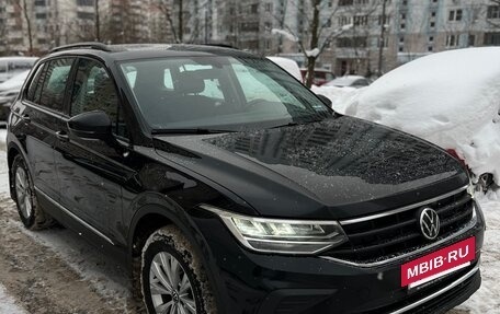 Volkswagen Tiguan II, 2021 год, 2 430 000 рублей, 3 фотография