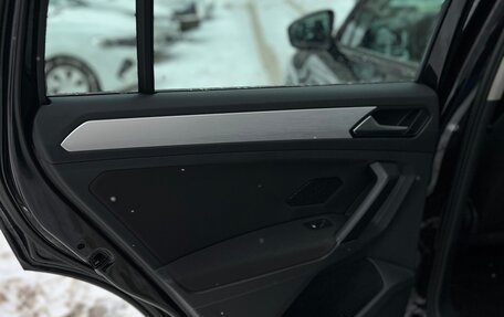 Volkswagen Tiguan II, 2021 год, 2 430 000 рублей, 17 фотография