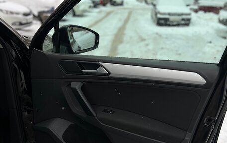 Volkswagen Tiguan II, 2021 год, 2 430 000 рублей, 21 фотография