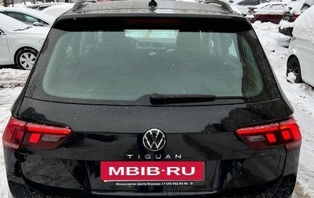 Volkswagen Tiguan II, 2021 год, 2 430 000 рублей, 5 фотография