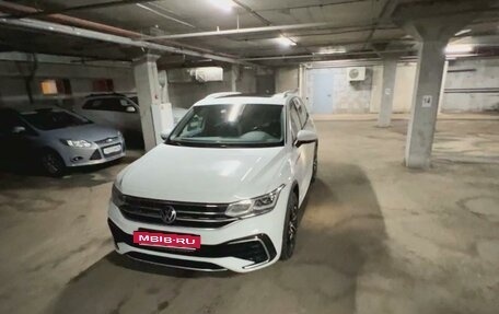 Volkswagen Tiguan II, 2021 год, 4 200 000 рублей, 21 фотография