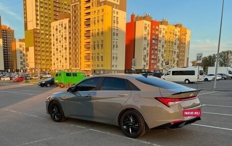 Hyundai Elantra, 2021 год, 2 600 000 рублей, 8 фотография