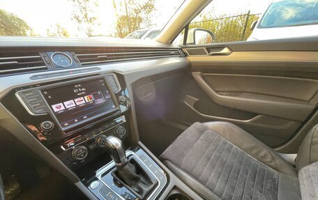 Volkswagen Passat B8 рестайлинг, 2015 год, 1 800 000 рублей, 11 фотография