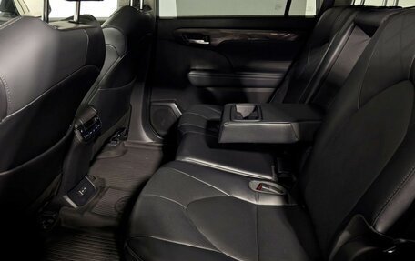 Toyota Highlander, 2022 год, 5 190 000 рублей, 25 фотография