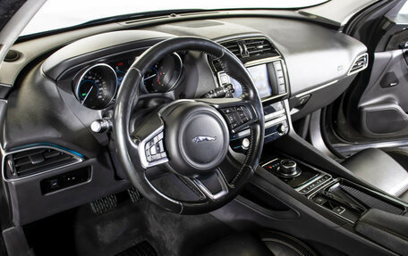 Jaguar F-Pace, 2017 год, 2 295 000 рублей, 18 фотография