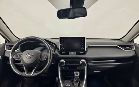 Toyota RAV4, 2019 год, 3 580 000 рублей, 10 фотография