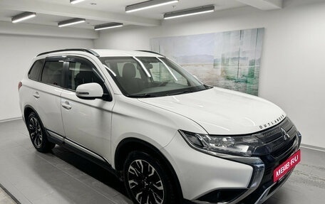 Mitsubishi Outlander III рестайлинг 3, 2021 год, 2 497 000 рублей, 3 фотография