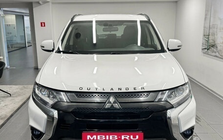 Mitsubishi Outlander III рестайлинг 3, 2021 год, 2 497 000 рублей, 2 фотография