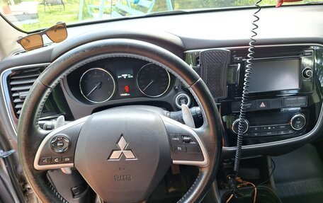 Mitsubishi Outlander III рестайлинг 3, 2014 год, 1 400 000 рублей, 3 фотография