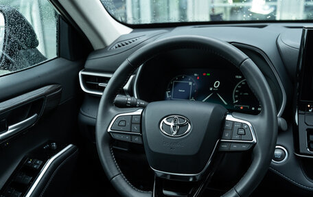 Toyota Highlander, 2025 год, 5 990 000 рублей, 21 фотография