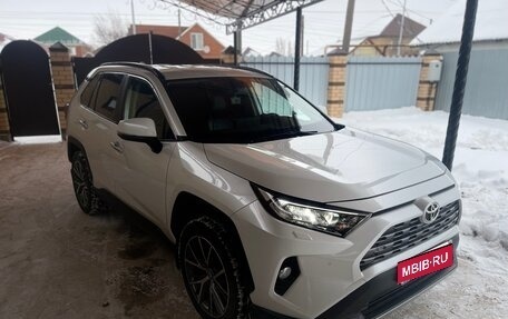 Toyota RAV4, 2020 год, 3 200 000 рублей, 1 фотография