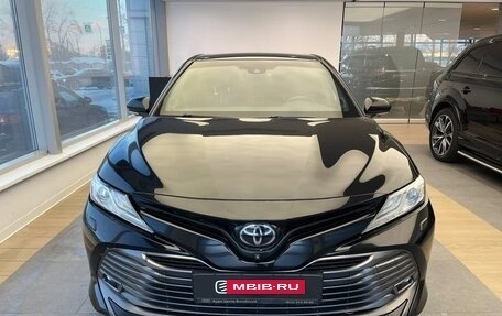 Toyota Camry, 2020 год, 3 890 000 рублей, 2 фотография