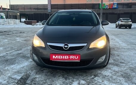 Opel Astra J, 2011 год, 610 000 рублей, 2 фотография