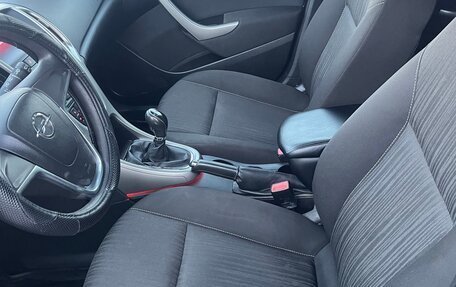 Opel Astra J, 2011 год, 610 000 рублей, 9 фотография