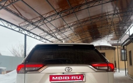 Toyota RAV4, 2020 год, 3 200 000 рублей, 5 фотография