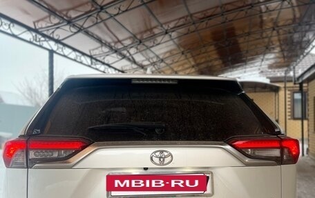 Toyota RAV4, 2020 год, 3 200 000 рублей, 10 фотография