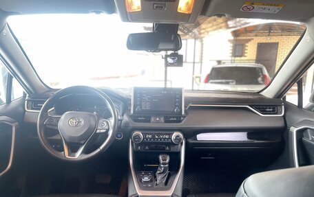 Toyota RAV4, 2020 год, 3 200 000 рублей, 15 фотография