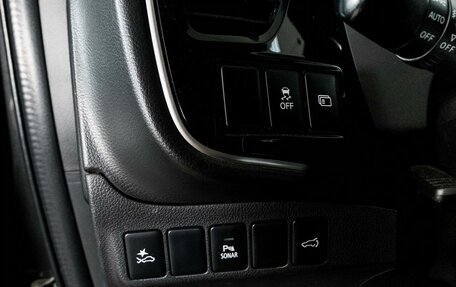 Mitsubishi Outlander III рестайлинг 3, 2017 год, 2 220 000 рублей, 18 фотография