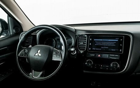 Mitsubishi Outlander III рестайлинг 3, 2017 год, 2 220 000 рублей, 15 фотография