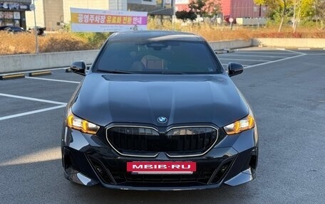 BMW 5 серия, 2023 год, 7 180 000 рублей, 2 фотография