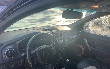 Renault Logan II, 2018 год, 945 000 рублей, 6 фотография