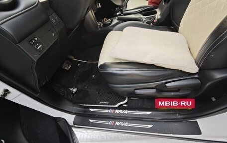 Toyota RAV4, 2019 год, 2 999 999 рублей, 4 фотография