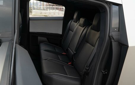 Tesla Cybertruck, 2024 год, 18 999 000 рублей, 16 фотография