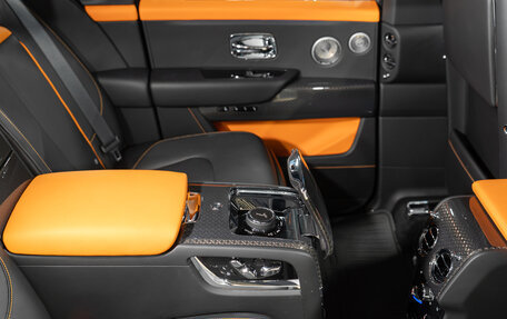 Rolls-Royce Cullinan, 2022 год, 40 750 000 рублей, 27 фотография