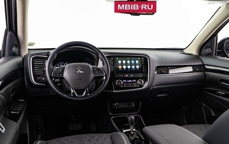Mitsubishi Outlander III рестайлинг 3, 2022 год, 3 066 404 рублей, 6 фотография