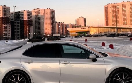 Toyota Camry, 2022 год, 3 750 000 рублей, 4 фотография