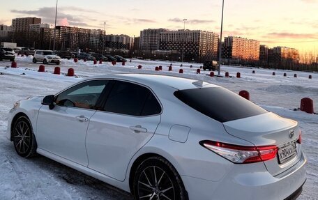 Toyota Camry, 2022 год, 3 750 000 рублей, 5 фотография