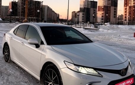 Toyota Camry, 2022 год, 3 750 000 рублей, 2 фотография