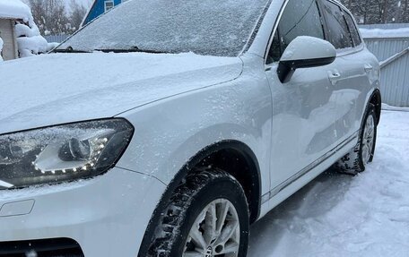 Volkswagen Touareg III, 2012 год, 1 750 000 рублей, 2 фотография