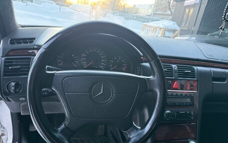 Mercedes-Benz E-Класс, 1998 год, 395 000 рублей, 13 фотография