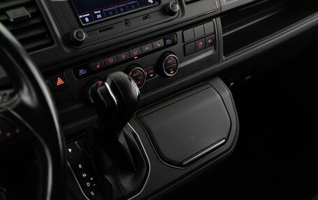 Volkswagen Multivan T6 рестайлинг, 2018 год, 3 389 077 рублей, 14 фотография