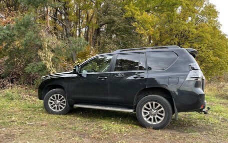 Toyota Land Cruiser Prado 150 рестайлинг 2, 2017 год, 4 100 000 рублей, 2 фотография