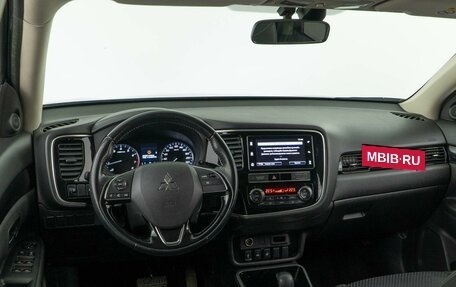 Mitsubishi Outlander III рестайлинг 3, 2019 год, 2 293 055 рублей, 6 фотография