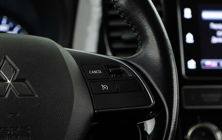 Mitsubishi Outlander III рестайлинг 3, 2019 год, 2 293 055 рублей, 14 фотография