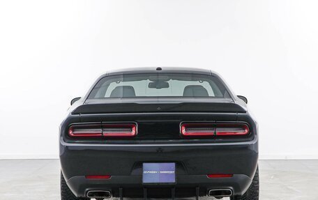 Dodge Challenger III рестайлинг 2, 2019 год, 3 639 050 рублей, 4 фотография