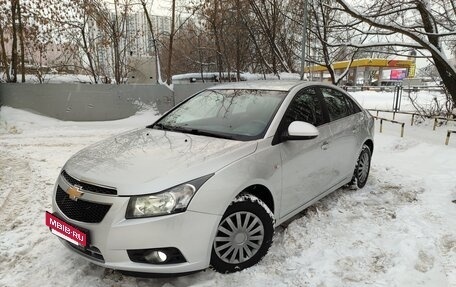 Chevrolet Cruze II, 2010 год, 675 000 рублей, 2 фотография