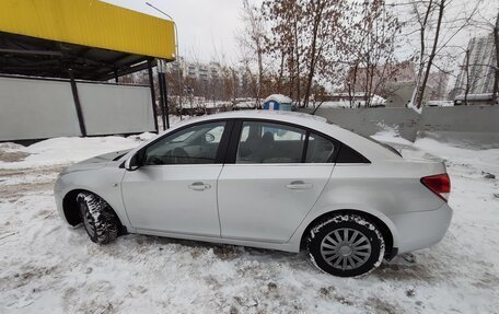 Chevrolet Cruze II, 2010 год, 675 000 рублей, 7 фотография