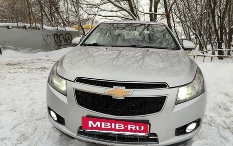 Chevrolet Cruze II, 2010 год, 675 000 рублей, 3 фотография