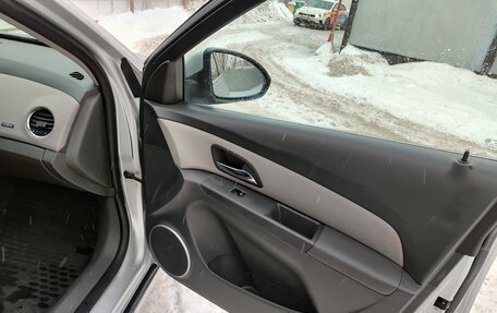 Chevrolet Cruze II, 2010 год, 675 000 рублей, 19 фотография