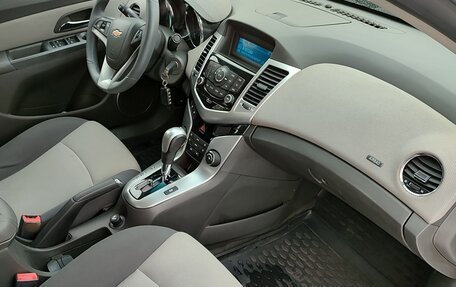 Chevrolet Cruze II, 2010 год, 675 000 рублей, 24 фотография