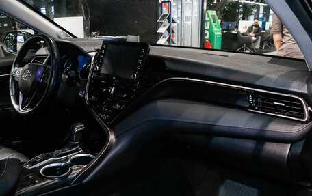Toyota Camry, 2021 год, 3 330 000 рублей, 3 фотография