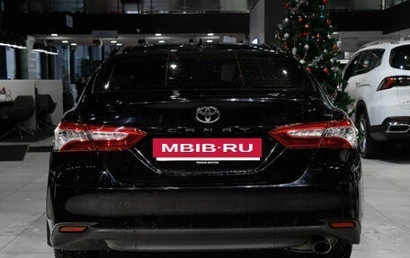 Toyota Camry, 2021 год, 3 330 000 рублей, 10 фотография