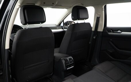 Volkswagen Passat B8 рестайлинг, 2019 год, 1 719 050 рублей, 11 фотография