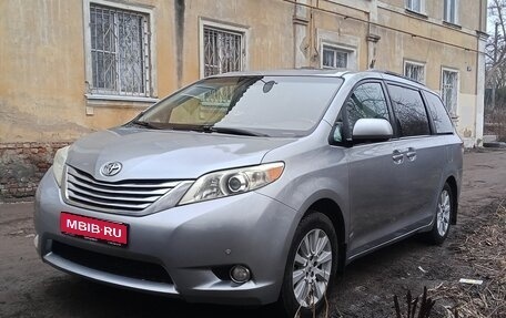 Toyota Sienna III, 2011 год, 1 750 000 рублей, 1 фотография