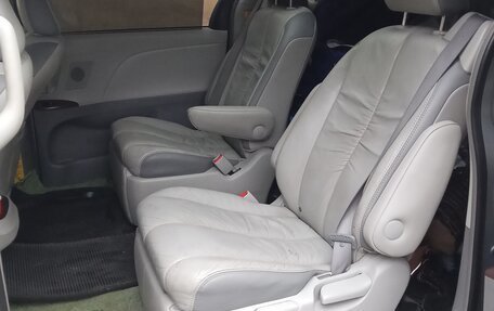 Toyota Sienna III, 2011 год, 1 750 000 рублей, 11 фотография