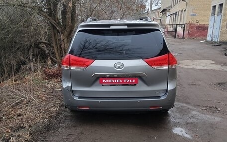 Toyota Sienna III, 2011 год, 1 750 000 рублей, 5 фотография